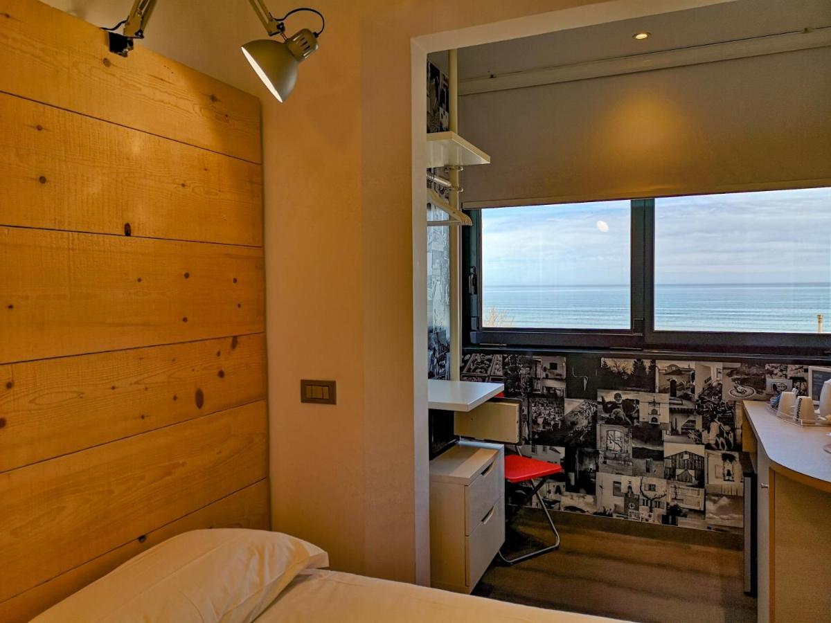 Hotel Perla Riccione Luaran gambar