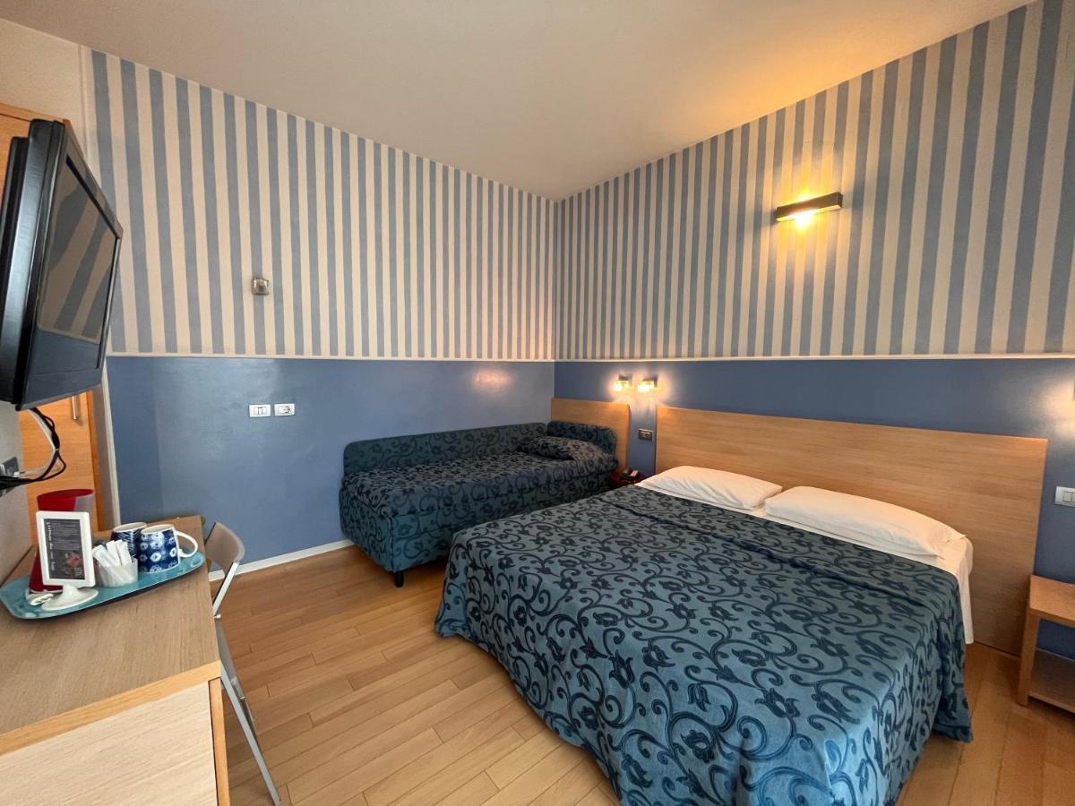 Hotel Perla Riccione Luaran gambar