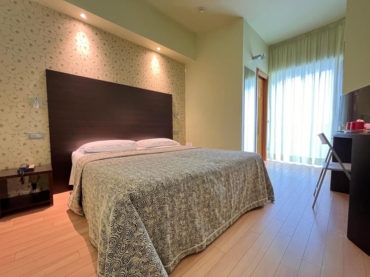 Hotel Perla Riccione Luaran gambar