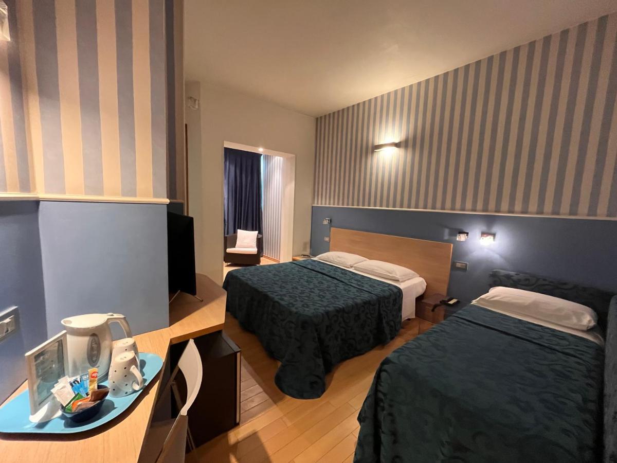 Hotel Perla Riccione Luaran gambar