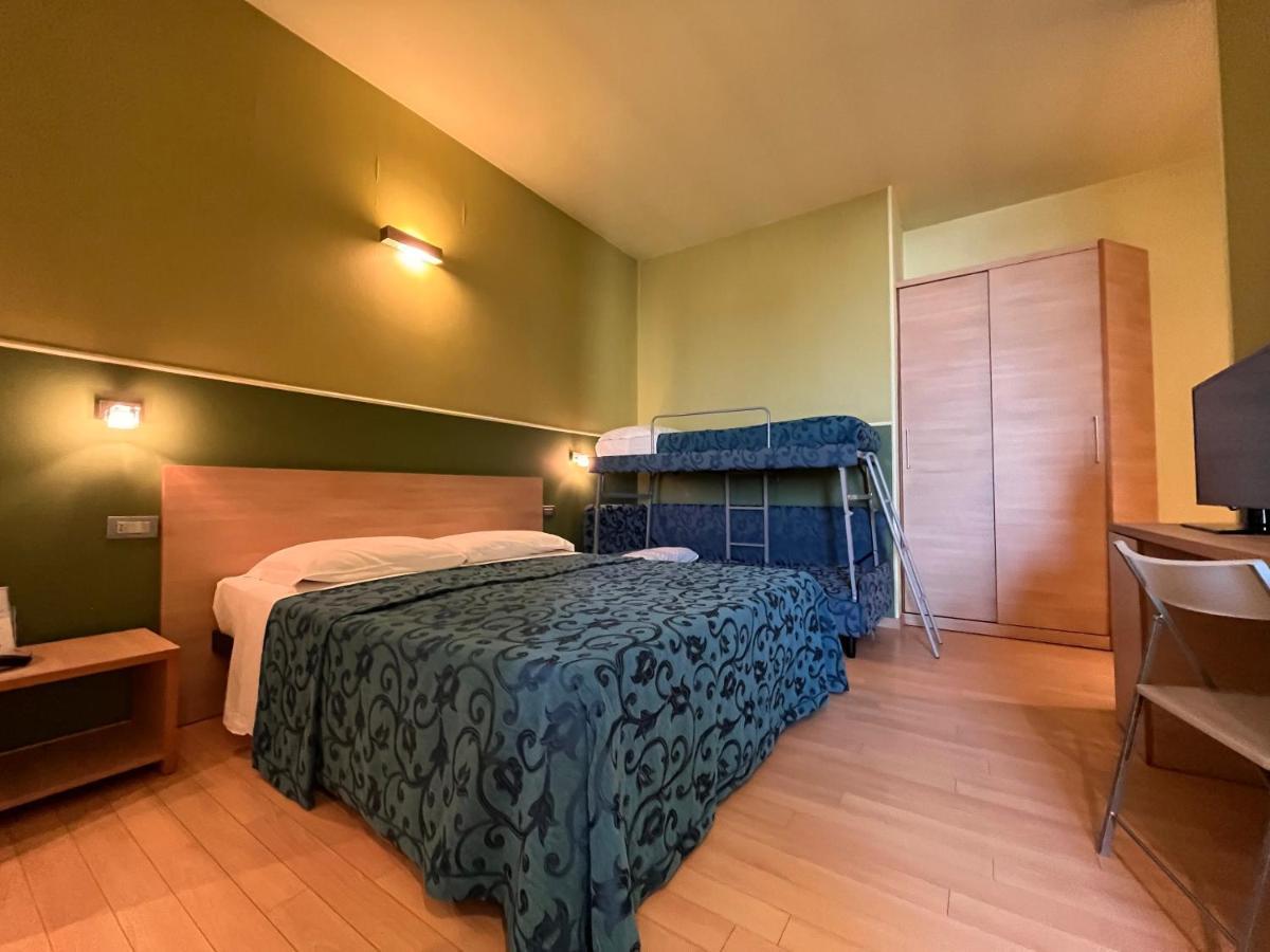 Hotel Perla Riccione Luaran gambar