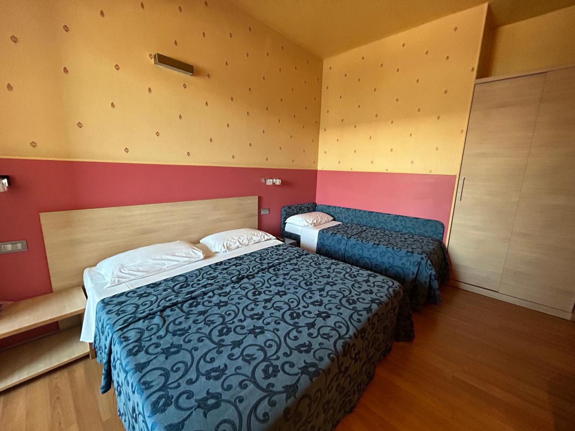 Hotel Perla Riccione Luaran gambar